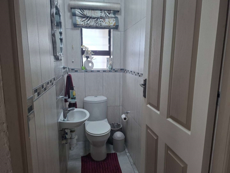 3 Bedroom Property for Sale in Dana Bay Western Cape